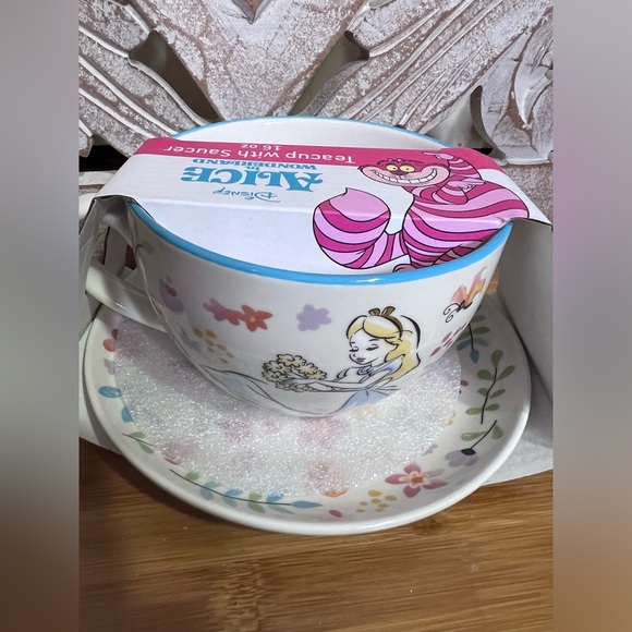 NWT Disney Alice in Wonderland Teacup with Saucer 16oz - Picture 3 of 3